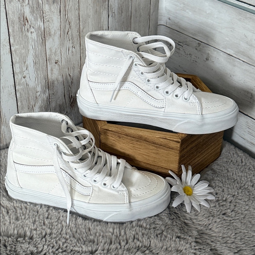 Vans Classic White Canvas Sneakers M 4.5 / W 6